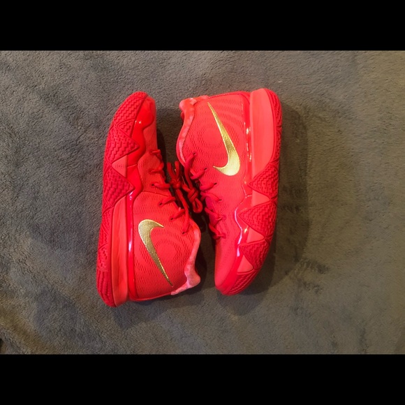 VNDS Nike Kyrie 4 Red Carpet Size 9 943806-602 (No Box) - Picture 1 of 7